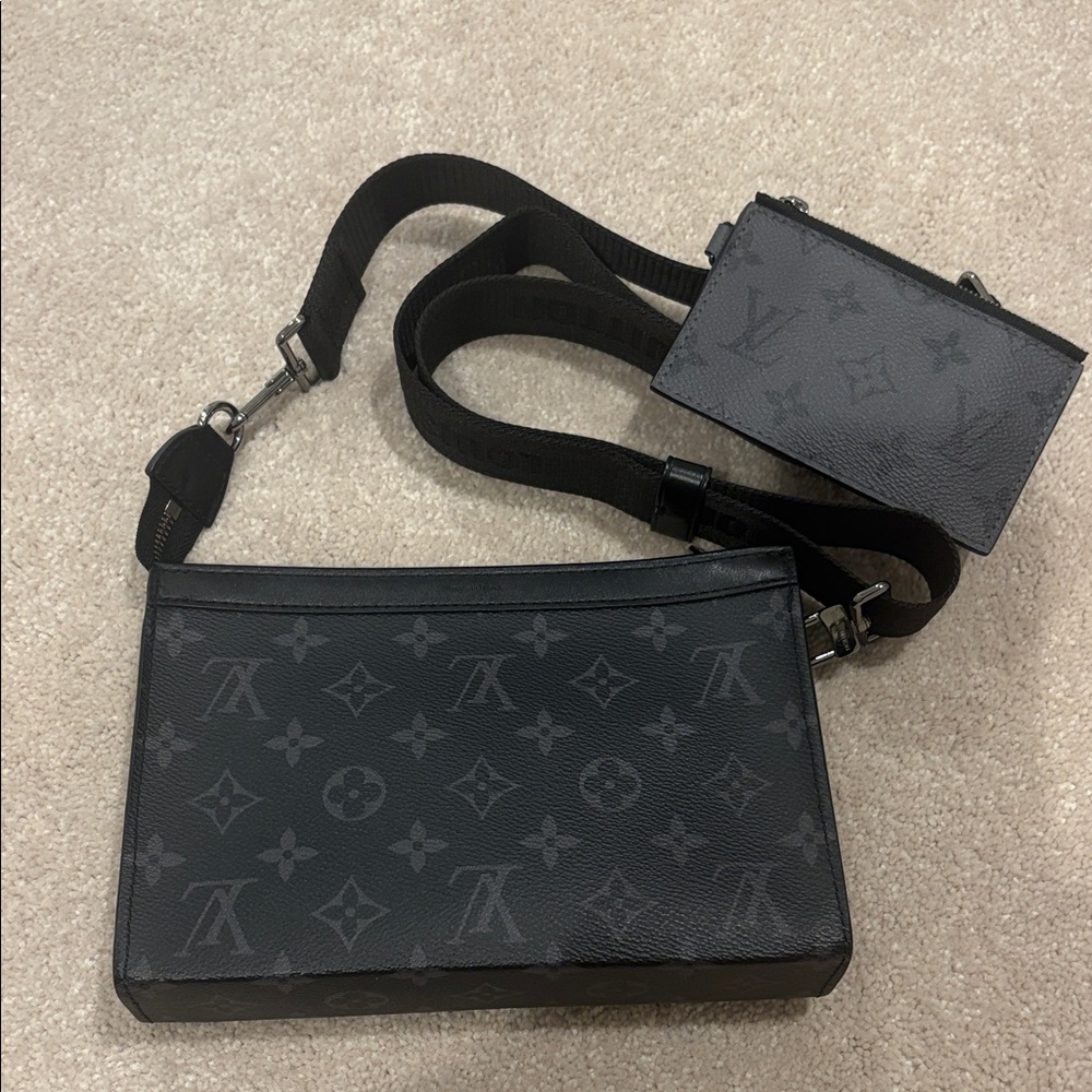 Louis Vuitton - Gaston Wearable Wallet - Picture 2 of 3